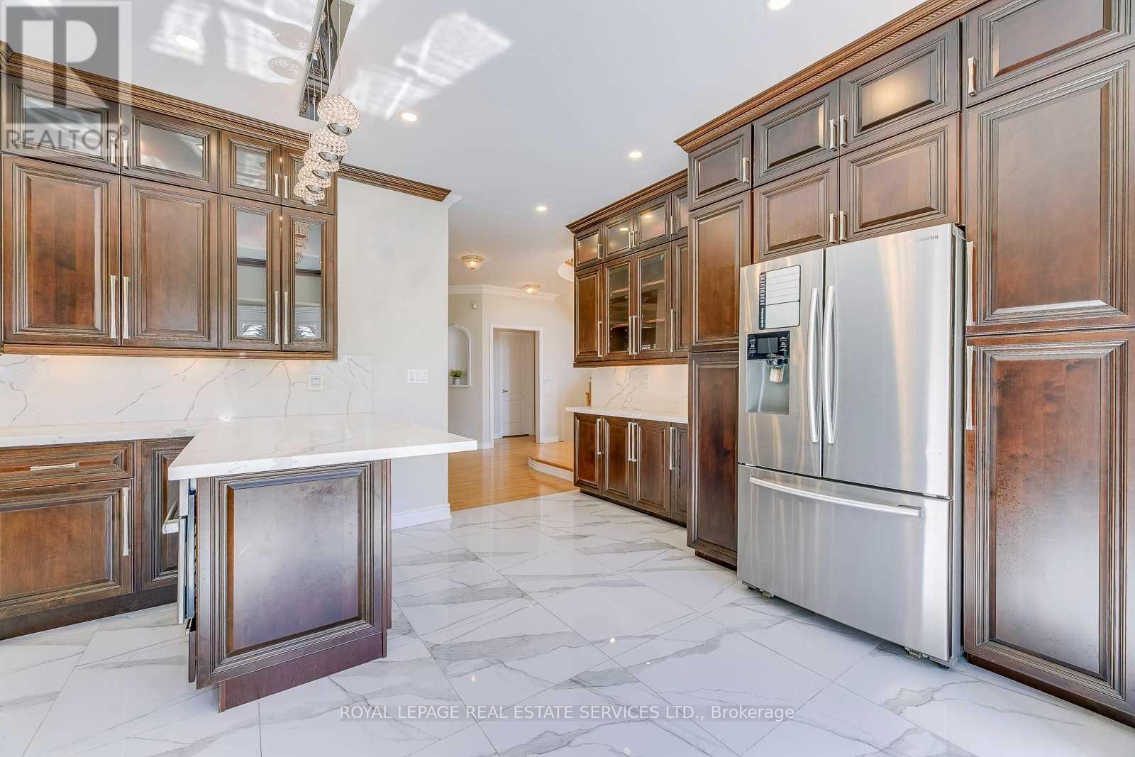 












2201 GALLOWAY DRIVE

,
Oakville,




Ontario
L6H5M1

