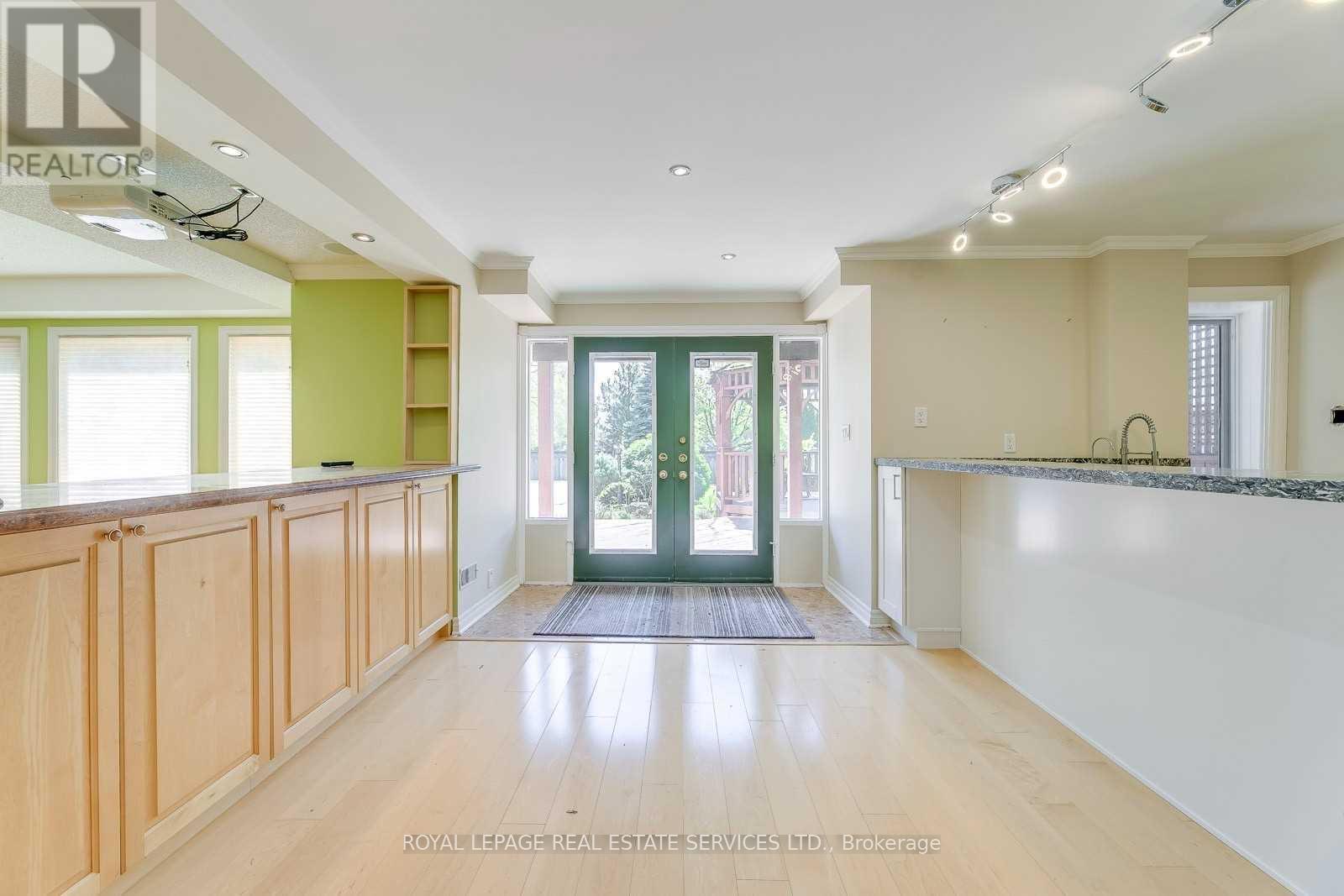 












2201 GALLOWAY DRIVE

,
Oakville,




Ontario
L6H5M1

