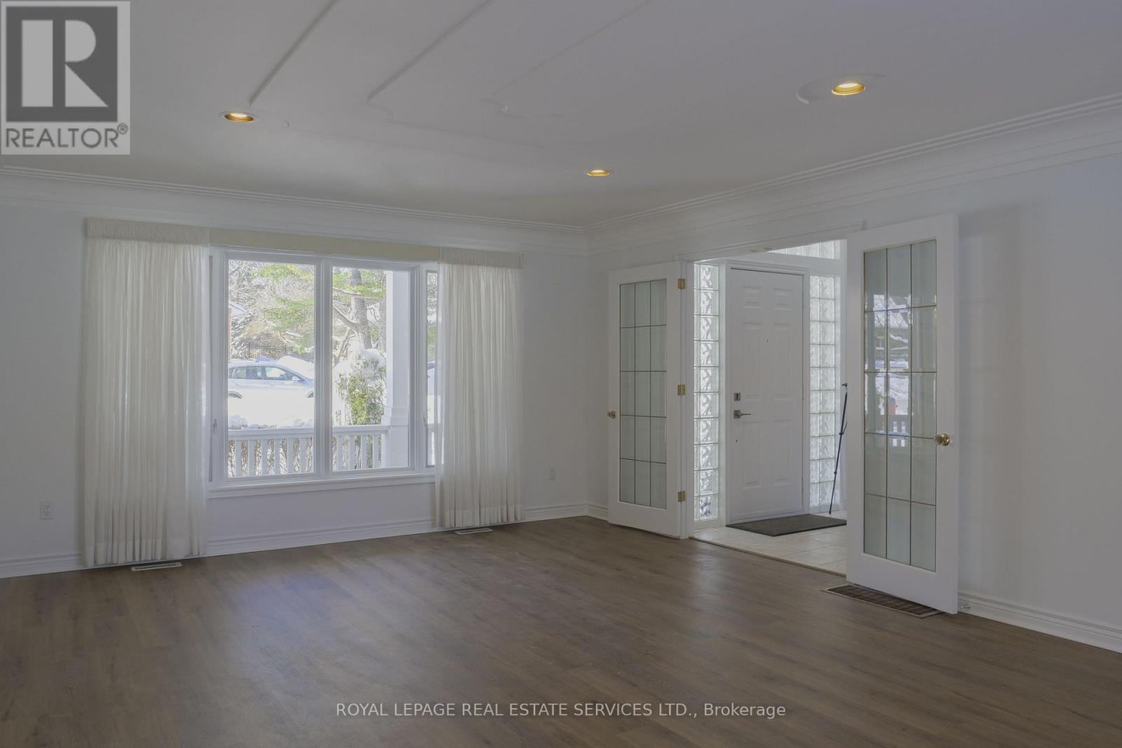 












157 TRELAWN AVENUE

,
Oakville,




Ontario
L6J4R3

