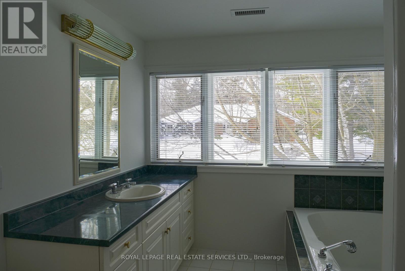 












157 TRELAWN AVENUE

,
Oakville,




Ontario
L6J4R3

