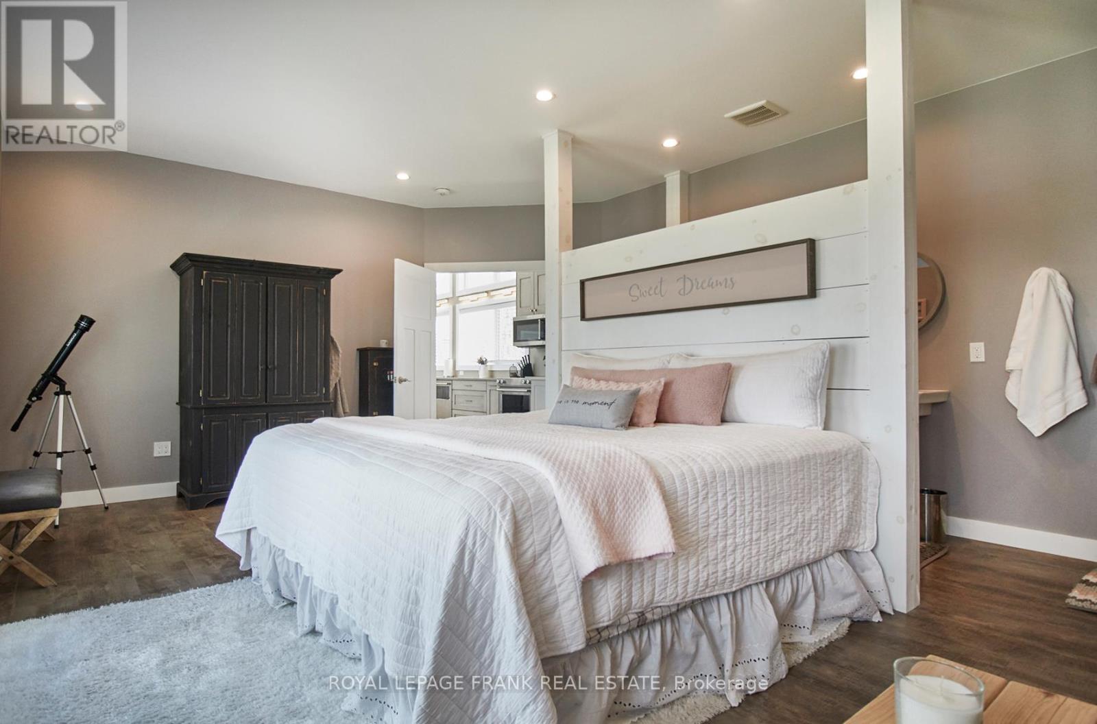 












2269 MCCRACKEN'S LANDING ROAD

,
Douro-Dummer,




Ontario
K0L2H0

