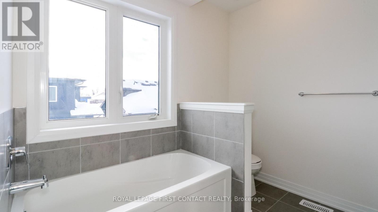 












3778 SUNBANK CRESCENT

,
Severn,




Ontario
L3V6H3

