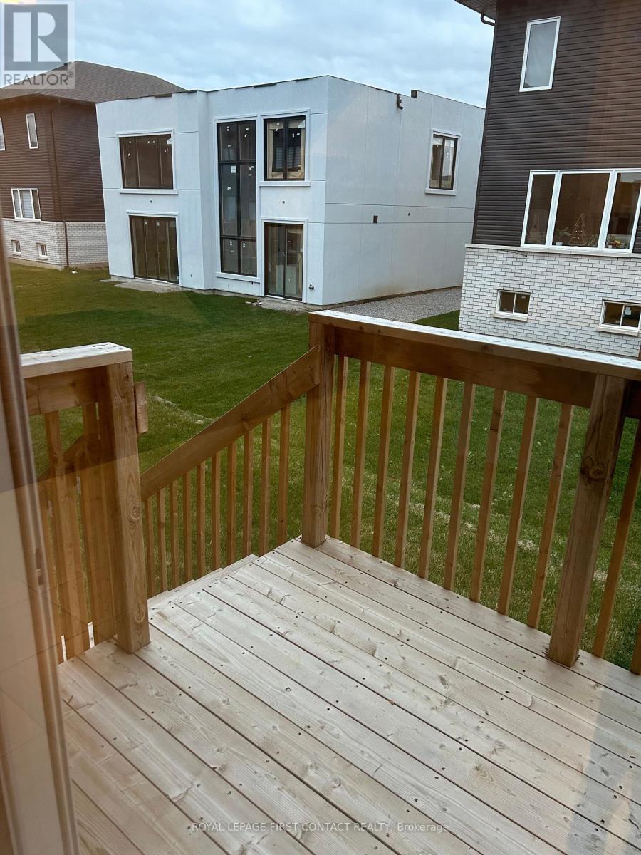 












3778 SUNBANK CRESCENT

,
Severn,




Ontario
L3V6H3

