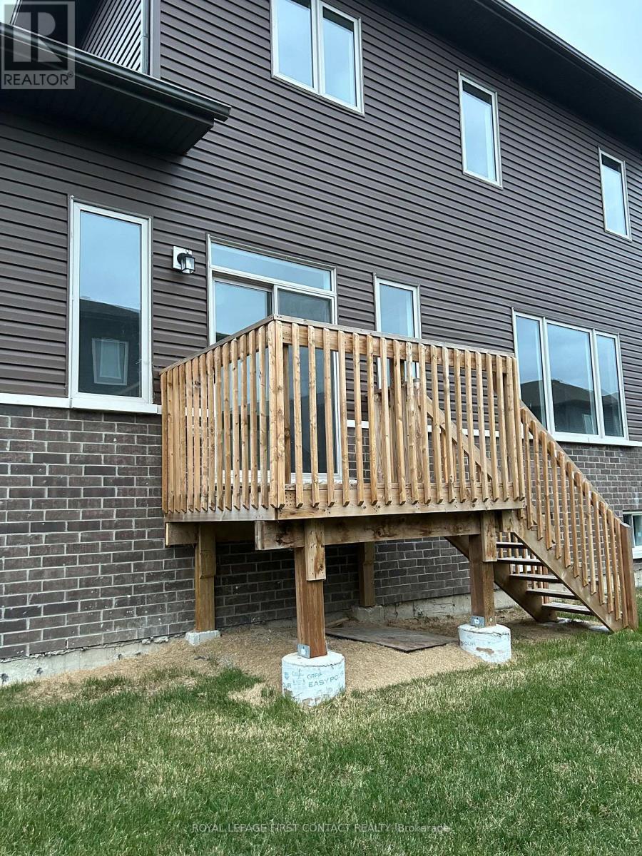












3778 SUNBANK CRESCENT

,
Severn,




Ontario
L3V6H3

