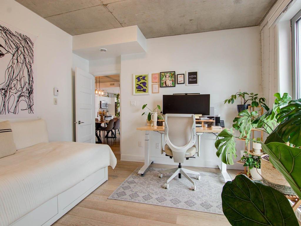 









1205


Rue St-Dominique

, 601,
Montréal (Ville-Marie),




QC
H2X2W3

