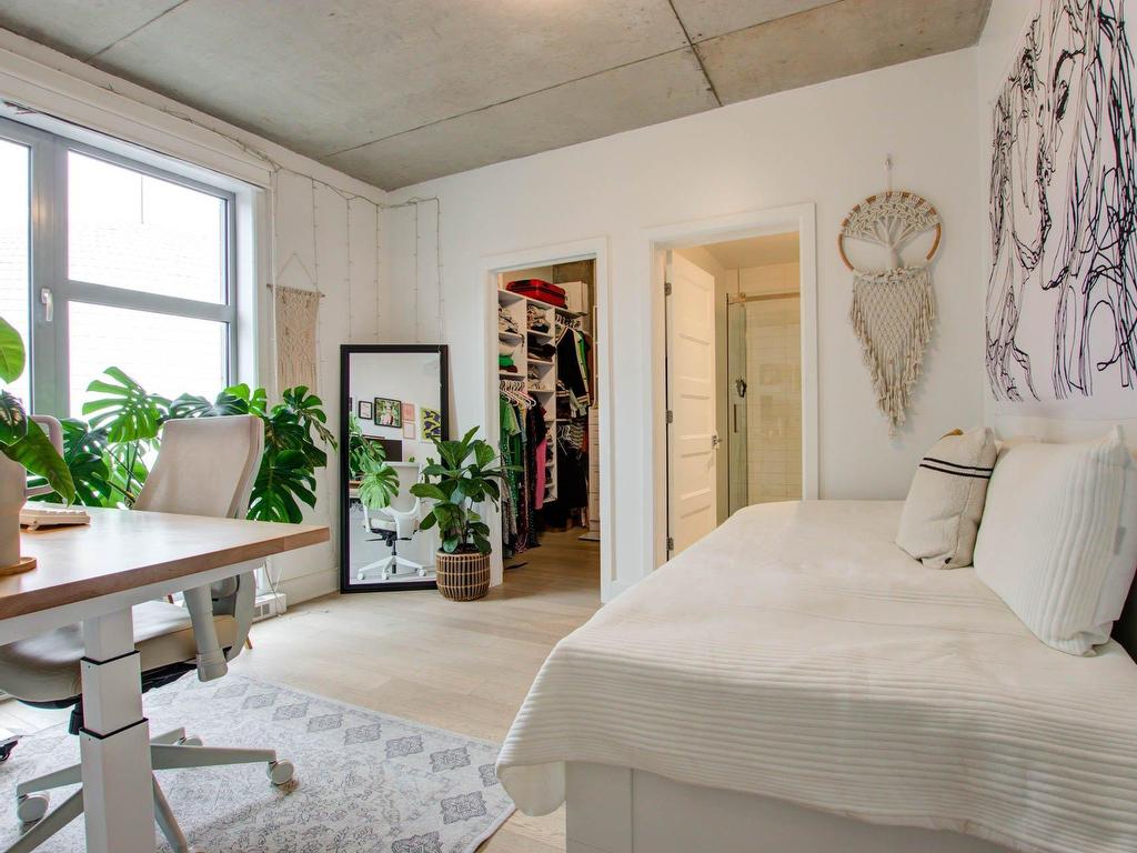 









1205


Rue St-Dominique

, 601,
Montréal (Ville-Marie),




QC
H2X2W3


