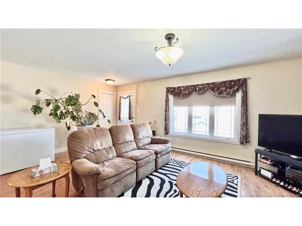 









741


Principale

,
Beresford,




NB
E8K 1W6

