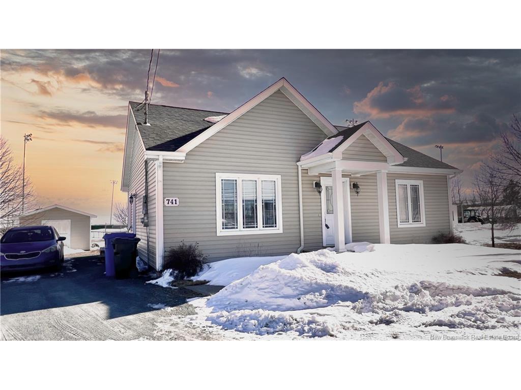 









741


Principale

,
Beresford,




NB
E8K 1W6

