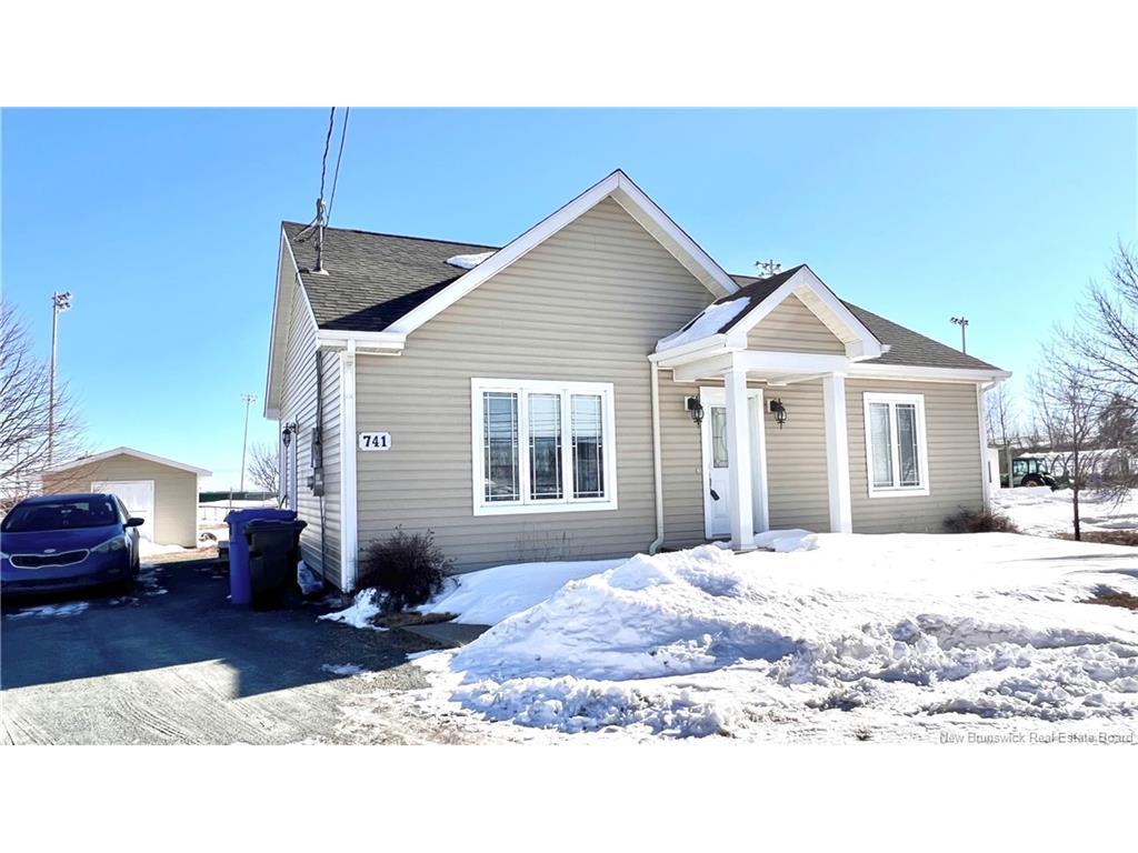 









741


Principale

,
Beresford,




NB
E8K 1W6

