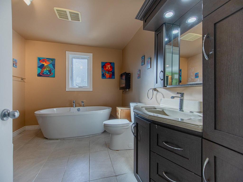 









700


Rue des Pâquerettes

,
Chertsey,




QC
J0K3K0

