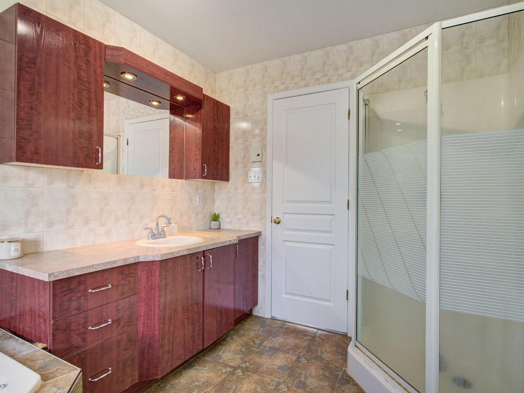 









165


Rue de la Gare

,
Sainte-Anne-des-Plaines,




QC
J5N1T8

