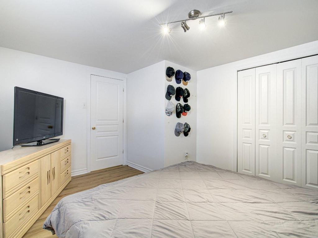 









165


Rue de la Gare

,
Sainte-Anne-des-Plaines,




QC
J5N1T8

