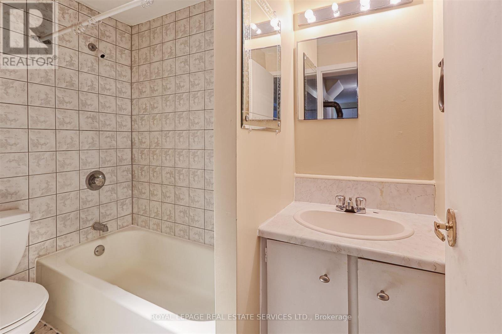 












76 WILLERTON CLOSE

,
Brampton,




Ontario
L6V4J2

