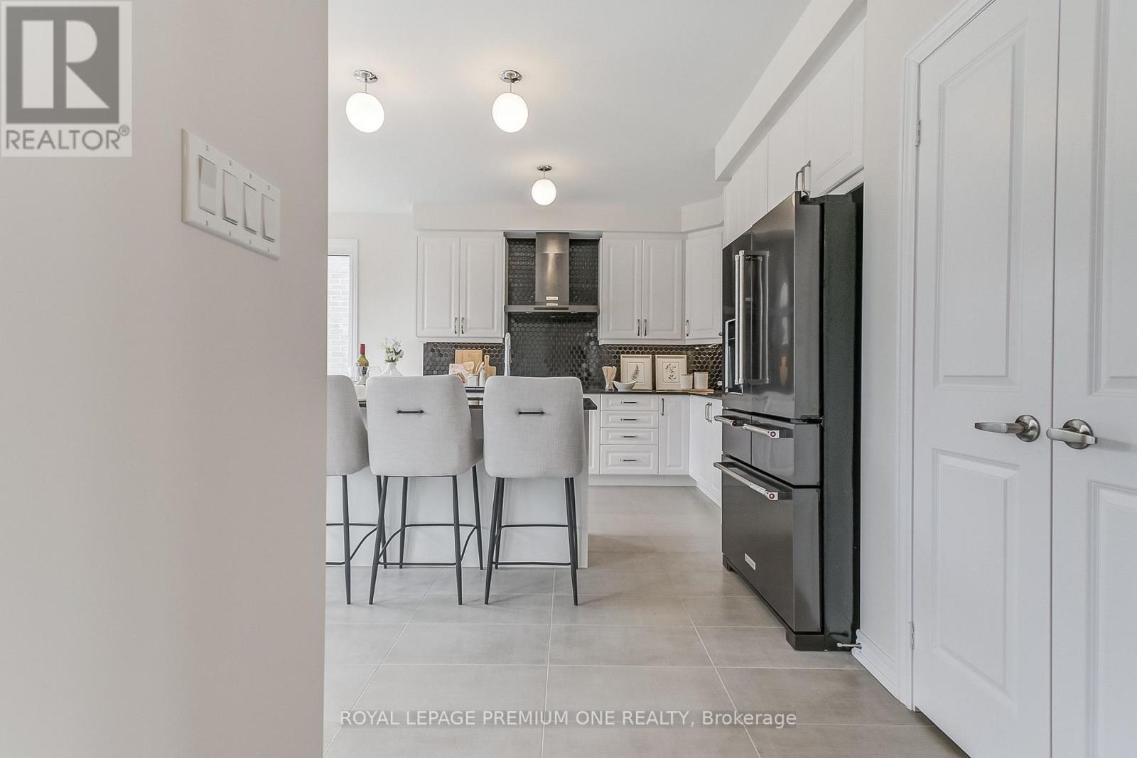 












799 APPLE TERRACE

,
Milton,




Ontario
L9E2C3

