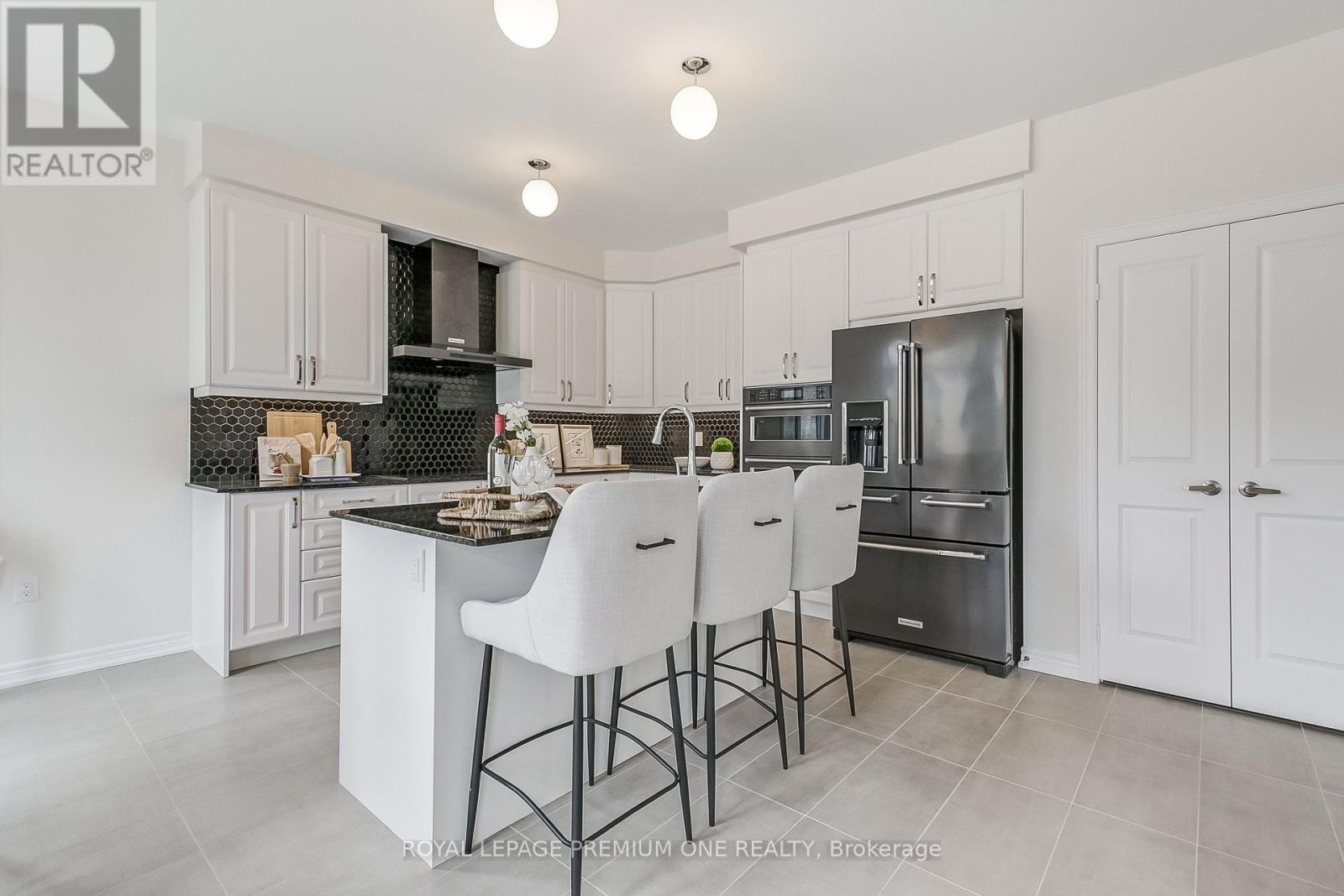 












799 APPLE TERRACE

,
Milton,




Ontario
L9E2C3

