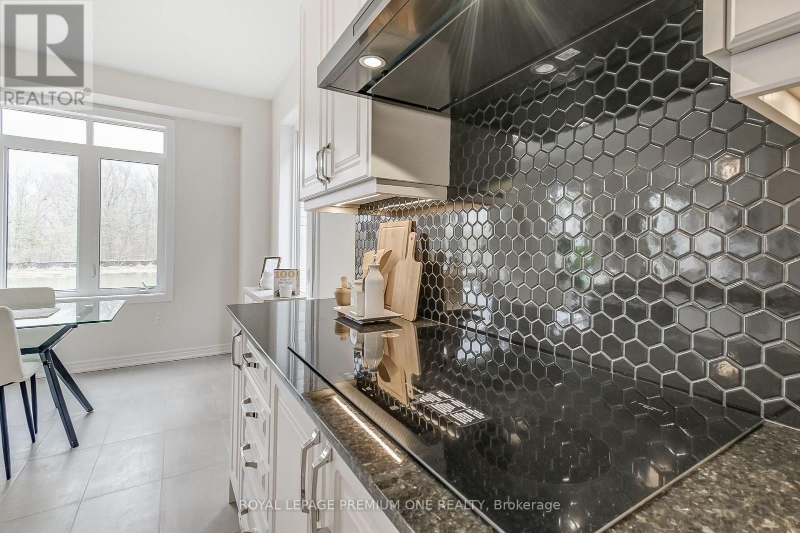 












799 APPLE TERRACE

,
Milton,




Ontario
L9E2C3

