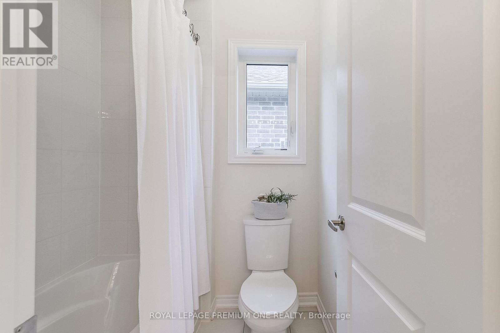 












799 APPLE TERRACE

,
Milton,




Ontario
L9E2C3

