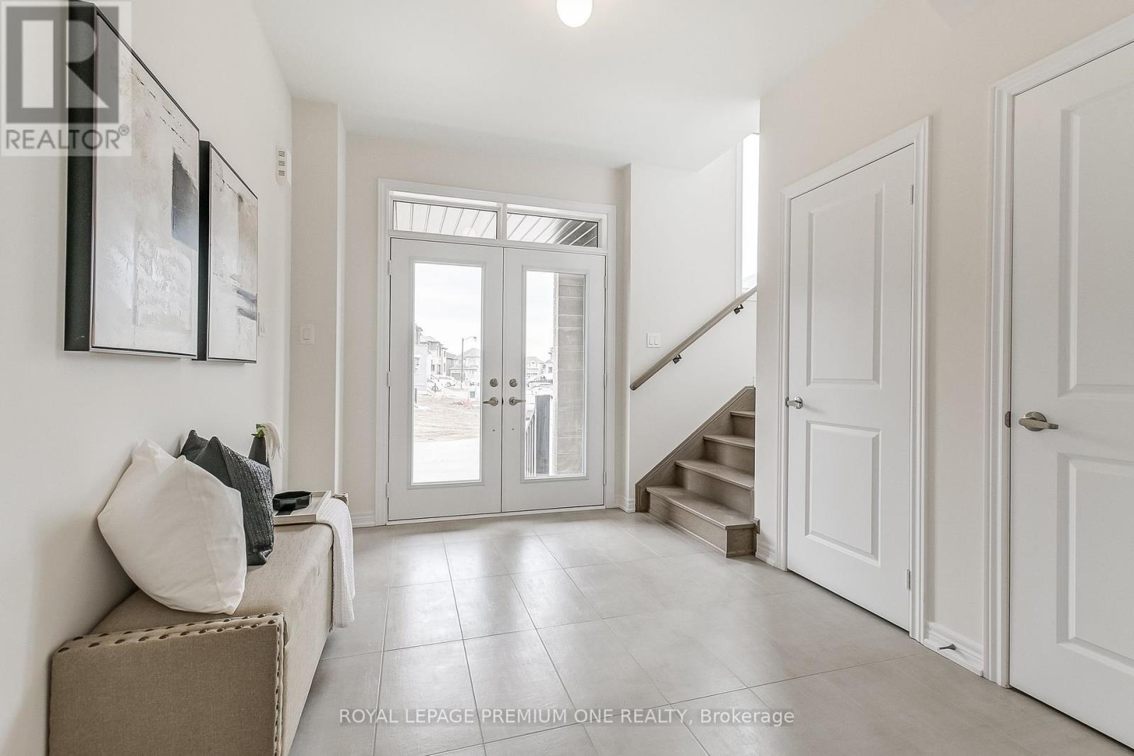












799 APPLE TERRACE

,
Milton,




Ontario
L9E2C3

