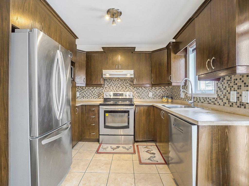 









256


Rue des Lys

,
Saint-Eustache,




QC
J7P0C7

