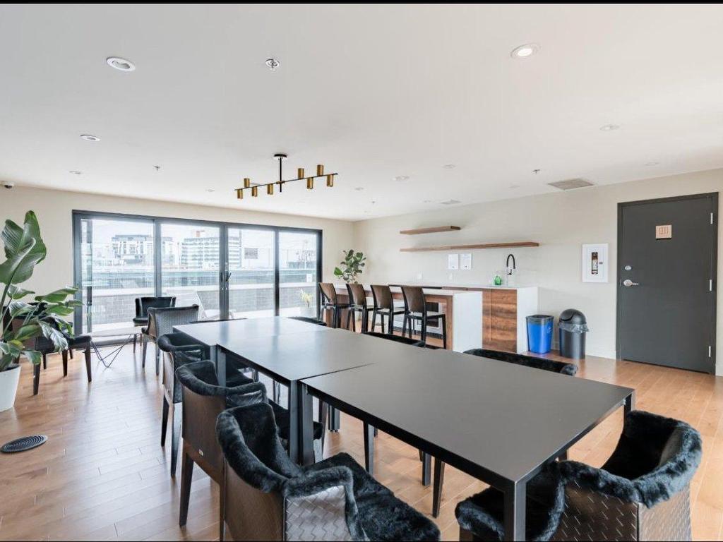 









170


Rue Rioux

, 906,
Montréal (Le Sud-Ouest),




QC
H3C2A5

