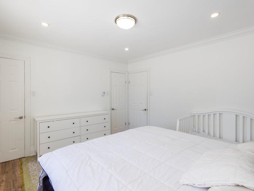 









2690


Rue Gélineau

,
Longueuil (Saint-Hubert),




QC
J3Y4K4

