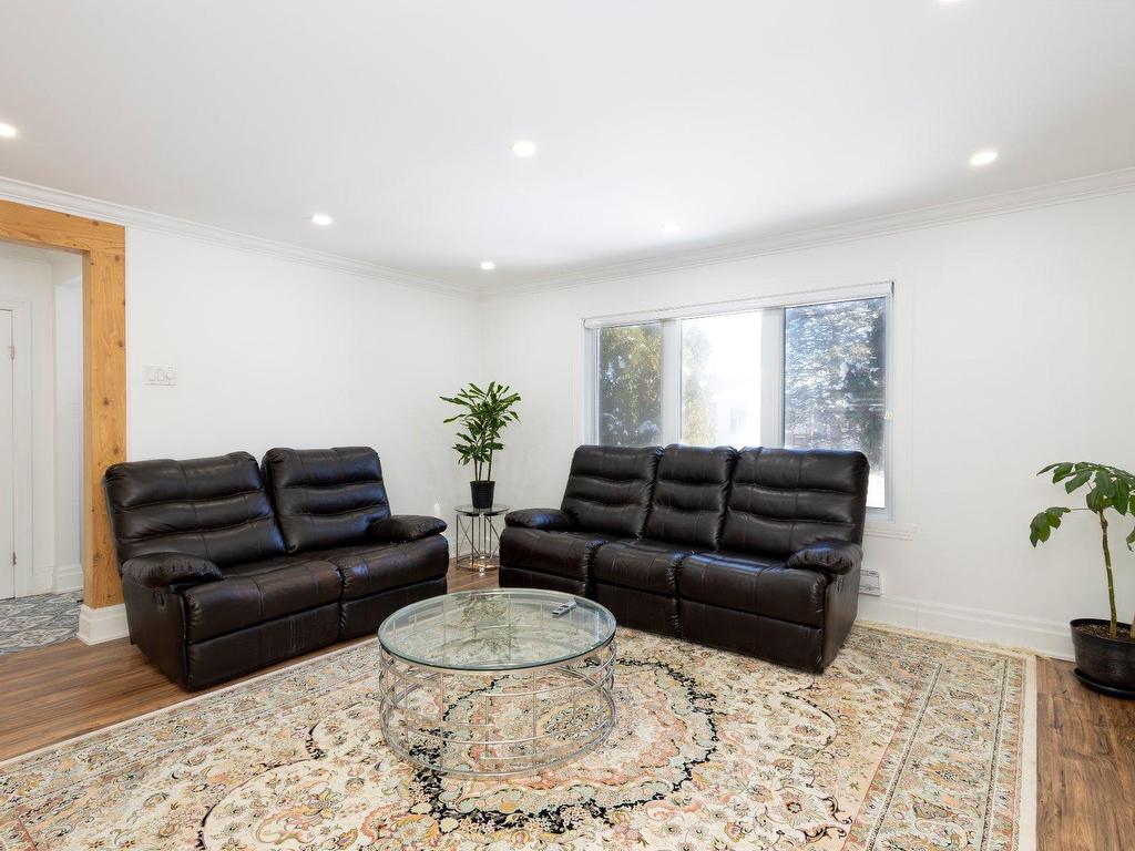 









2690


Rue Gélineau

,
Longueuil (Saint-Hubert),




QC
J3Y4K4

