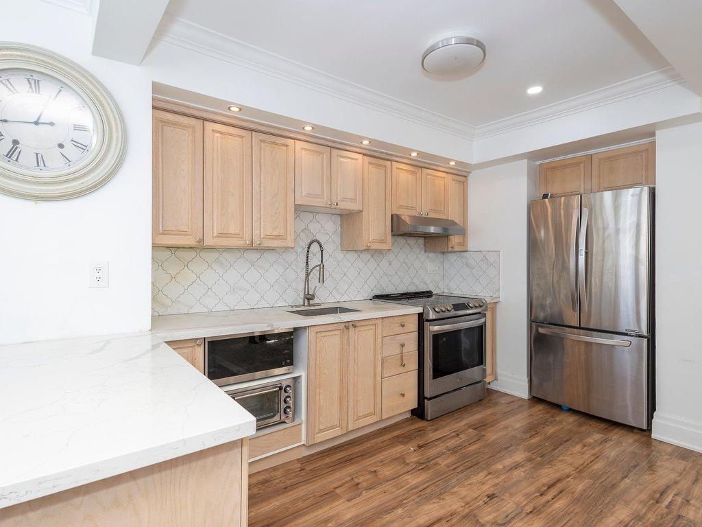 









2690


Rue Gélineau

,
Longueuil (Saint-Hubert),




QC
J3Y4K4

