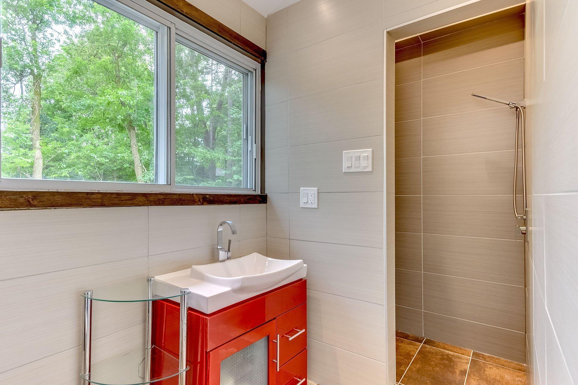 









35


Rue Academy

,
Sutton,




QC
J0E2K0

