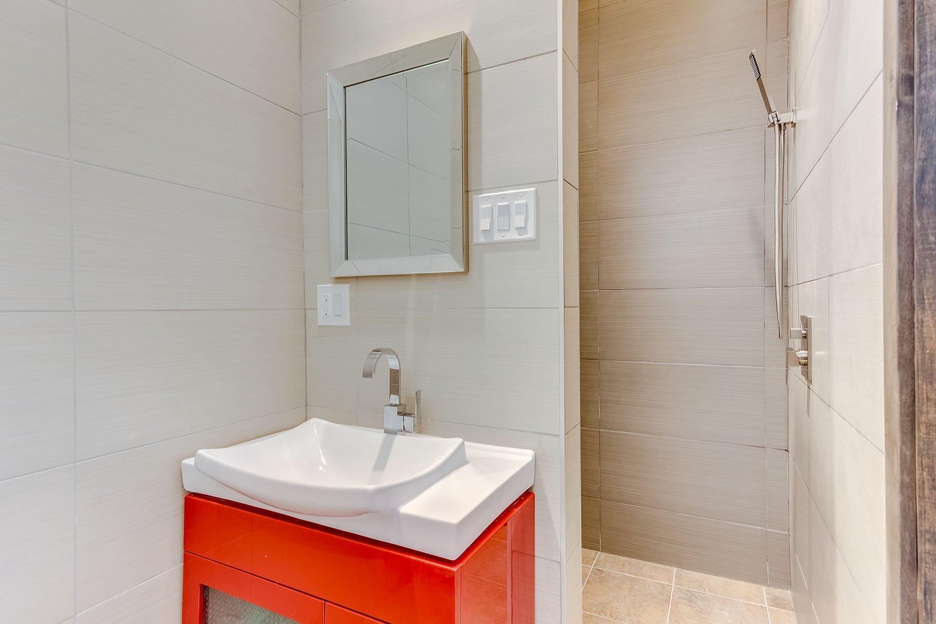 









35


Rue Academy

,
Sutton,




QC
J0E2K0

