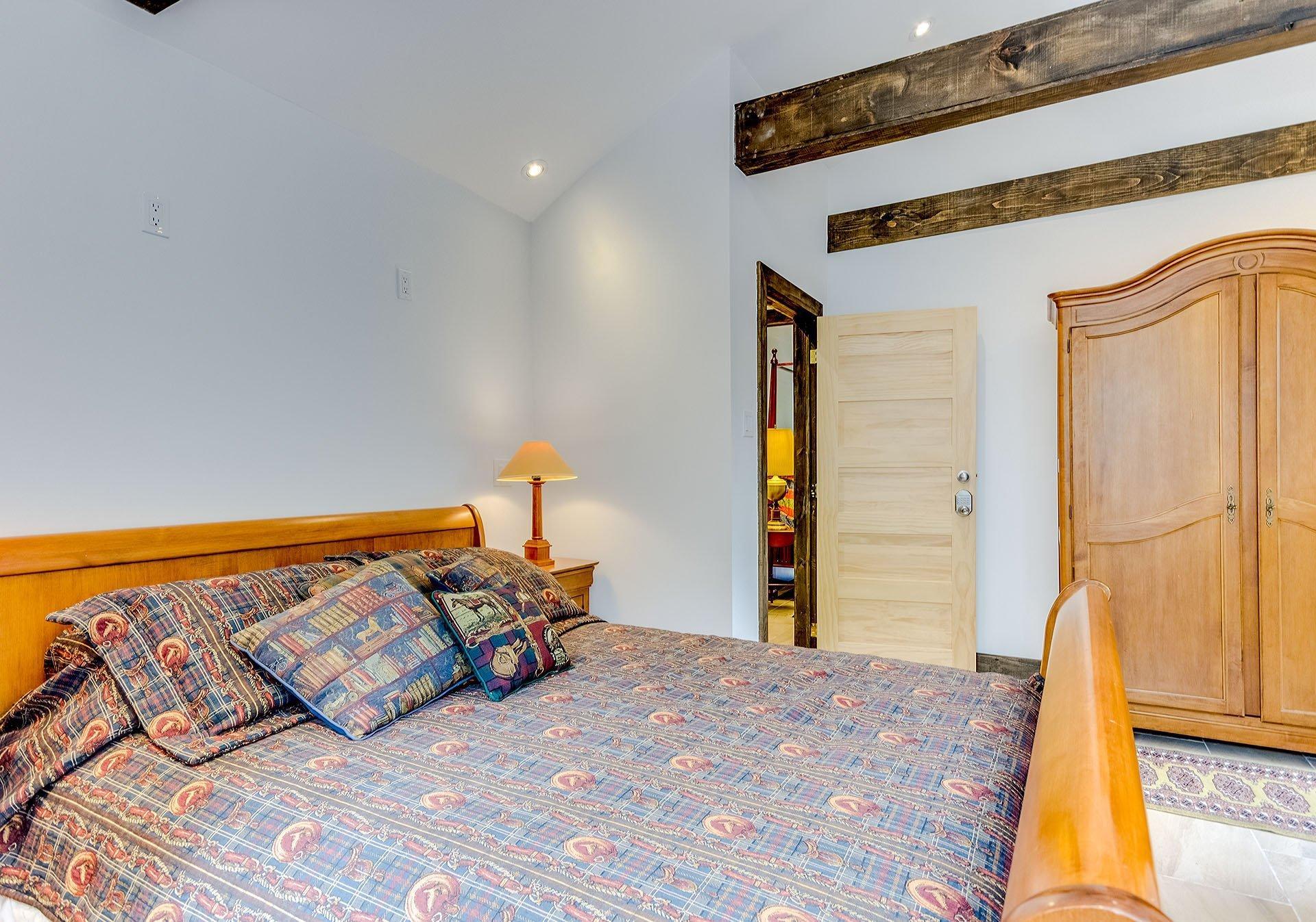 









35


Rue Academy

,
Sutton,




QC
J0E2K0

