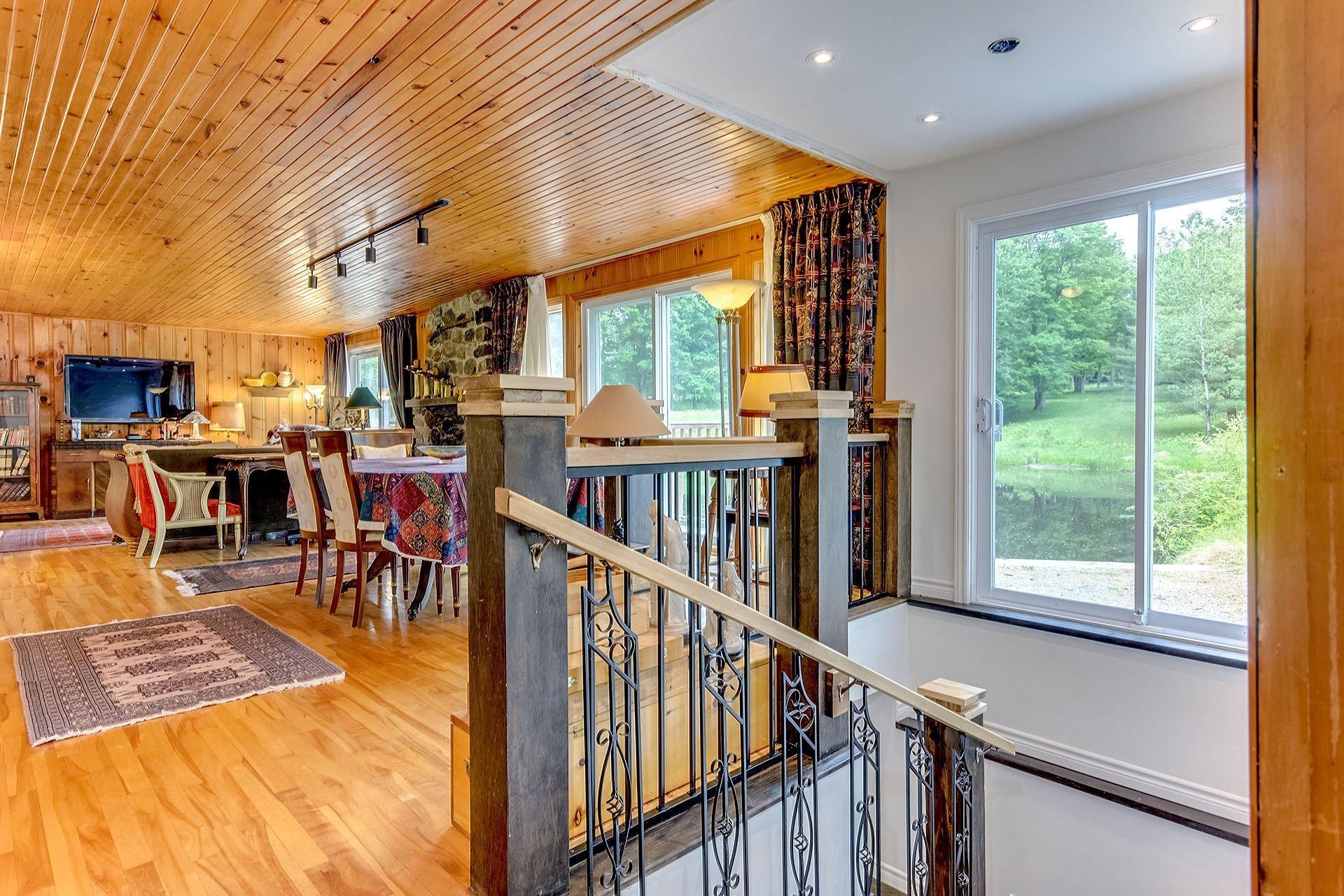 









35


Rue Academy

,
Sutton,




QC
J0E2K0

