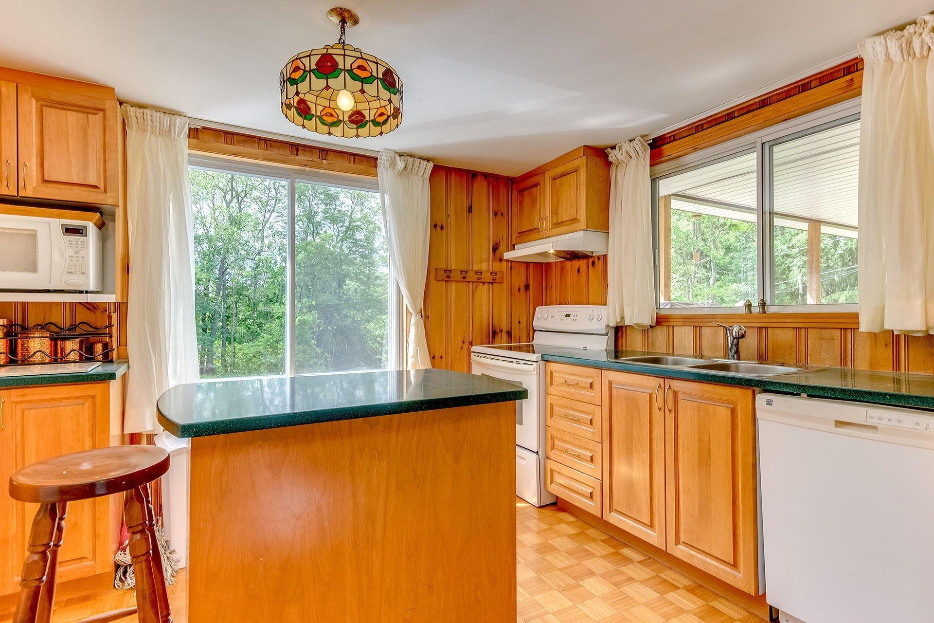 









35


Rue Academy

,
Sutton,




QC
J0E2K0

