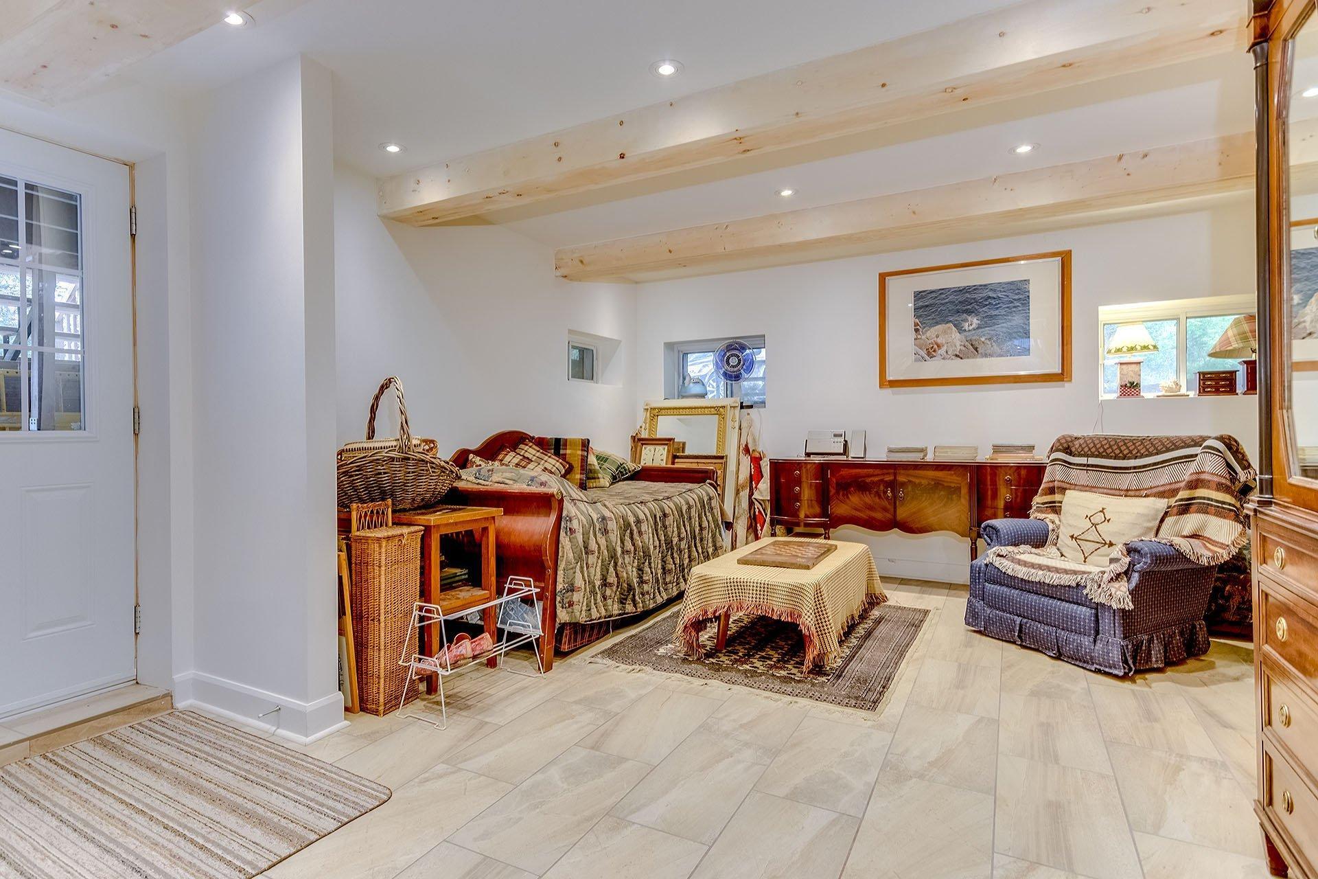 









35


Rue Academy

,
Sutton,




QC
J0E2K0

