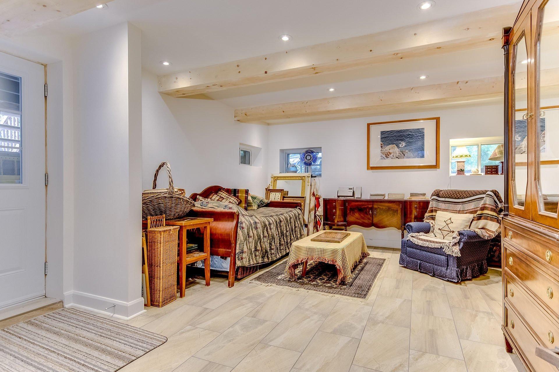 









35


Rue Academy

,
Sutton,




QC
J0E2K0


