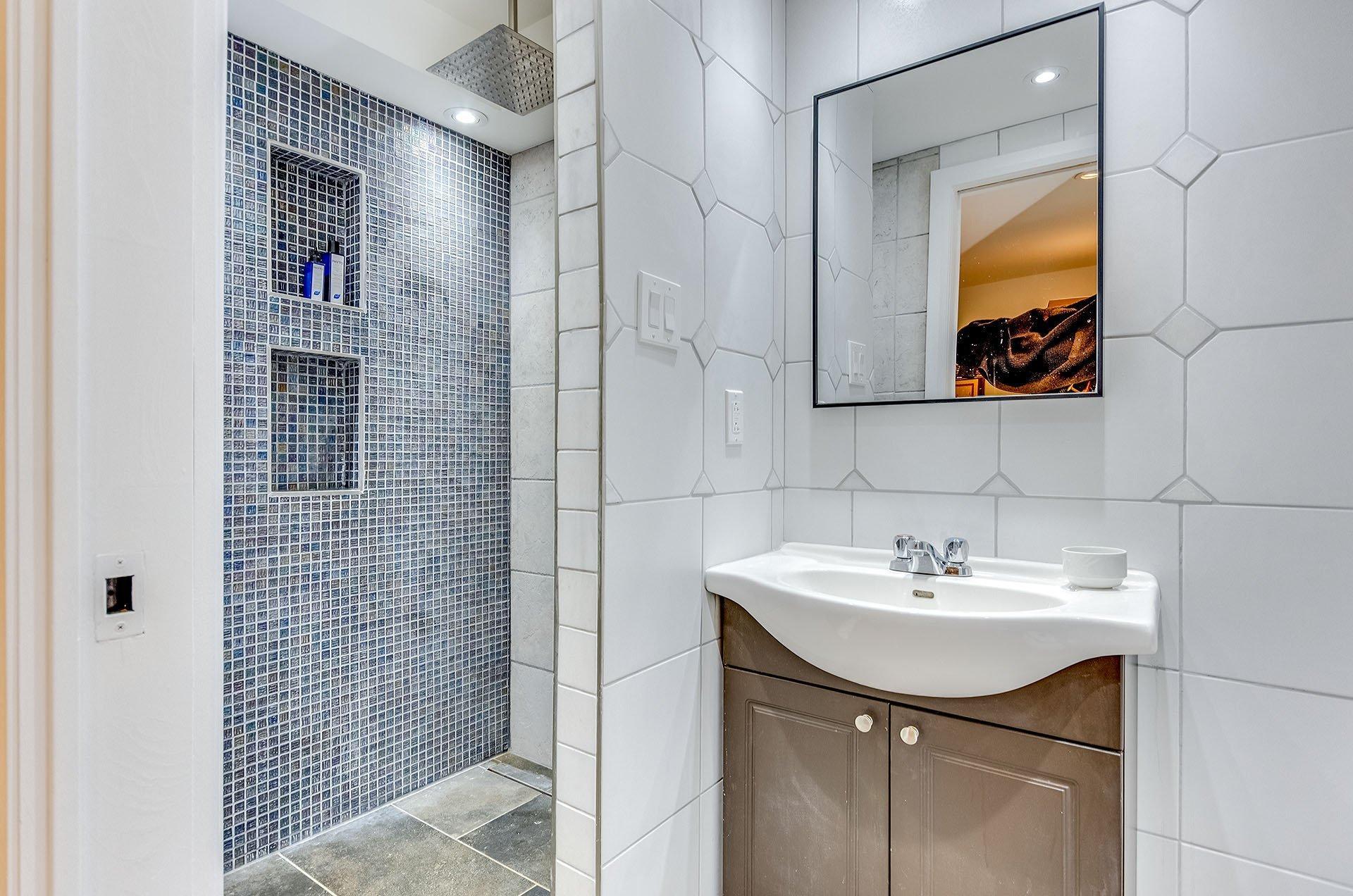 









35


Rue Academy

,
Sutton,




QC
J0E2K0

