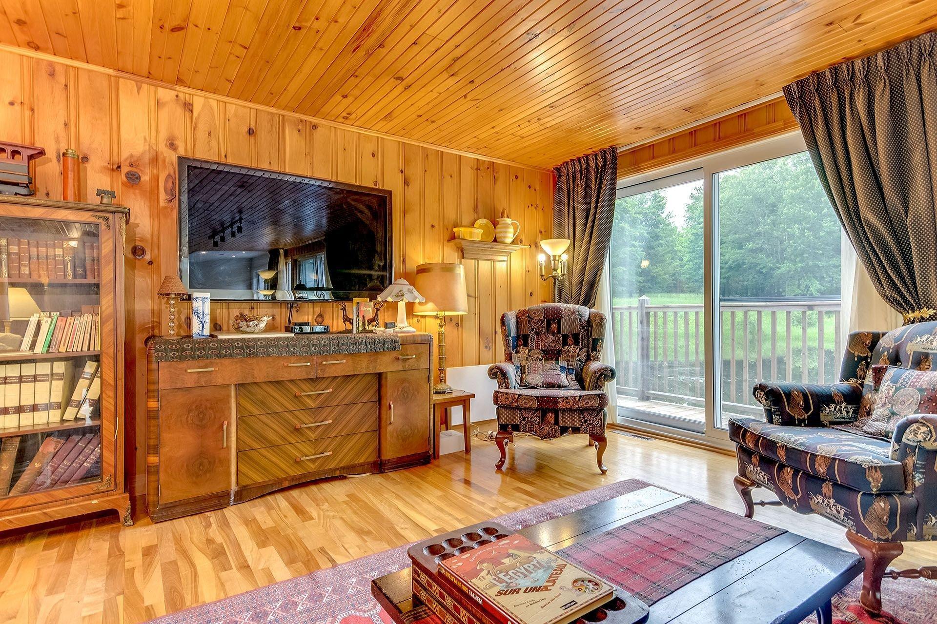 









35


Rue Academy

,
Sutton,




QC
J0E2K0

