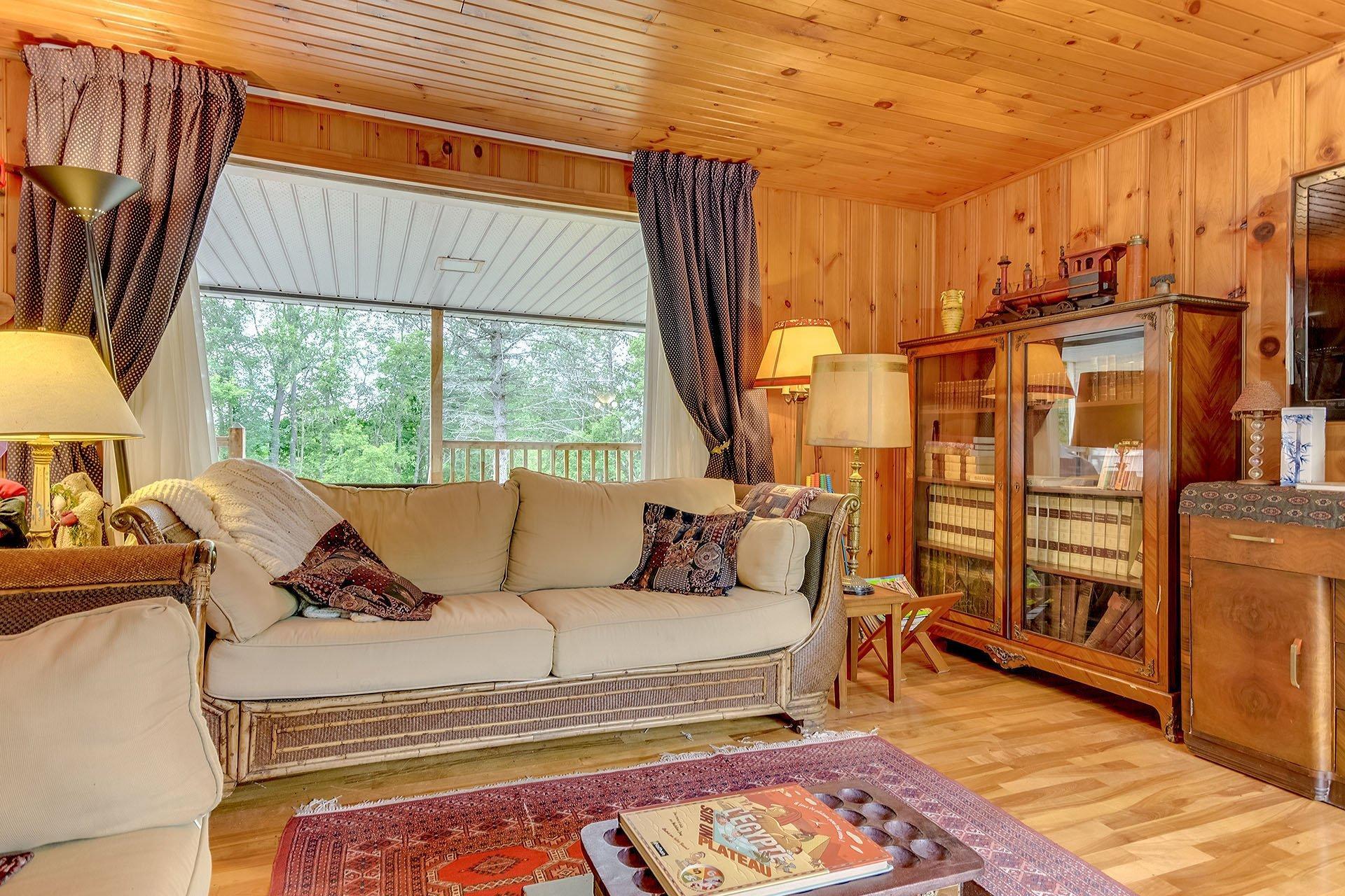 









35


Rue Academy

,
Sutton,




QC
J0E2K0

