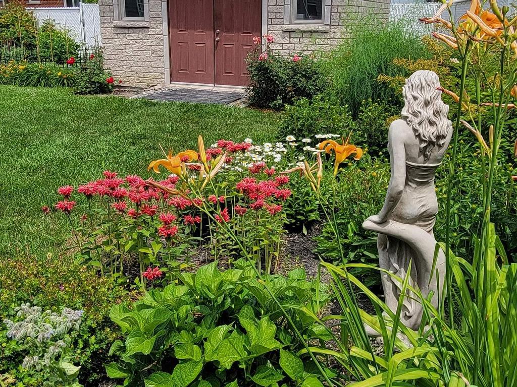 









20


Rue André-Beauregard

,
Verchères,




QC
J0L2R0

