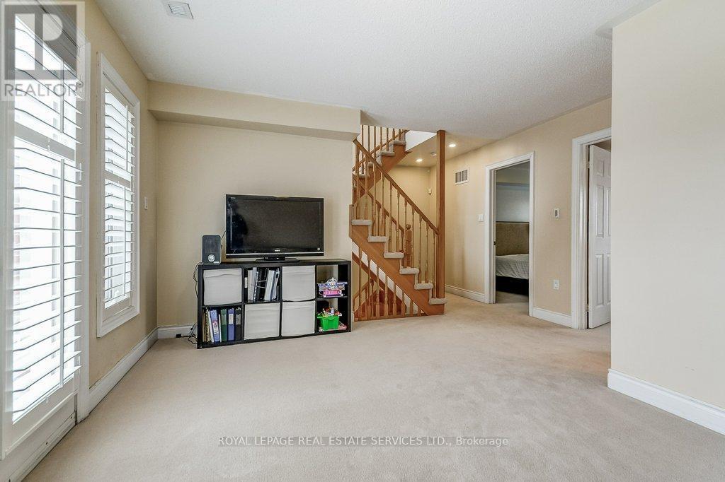 












17 CLOCKWORK LANE

,
Toronto,




Ontario
M8Y4H5

