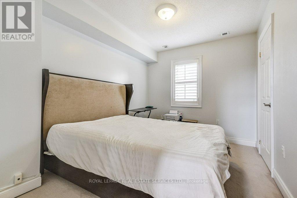 












17 CLOCKWORK LANE

,
Toronto,




Ontario
M8Y4H5

