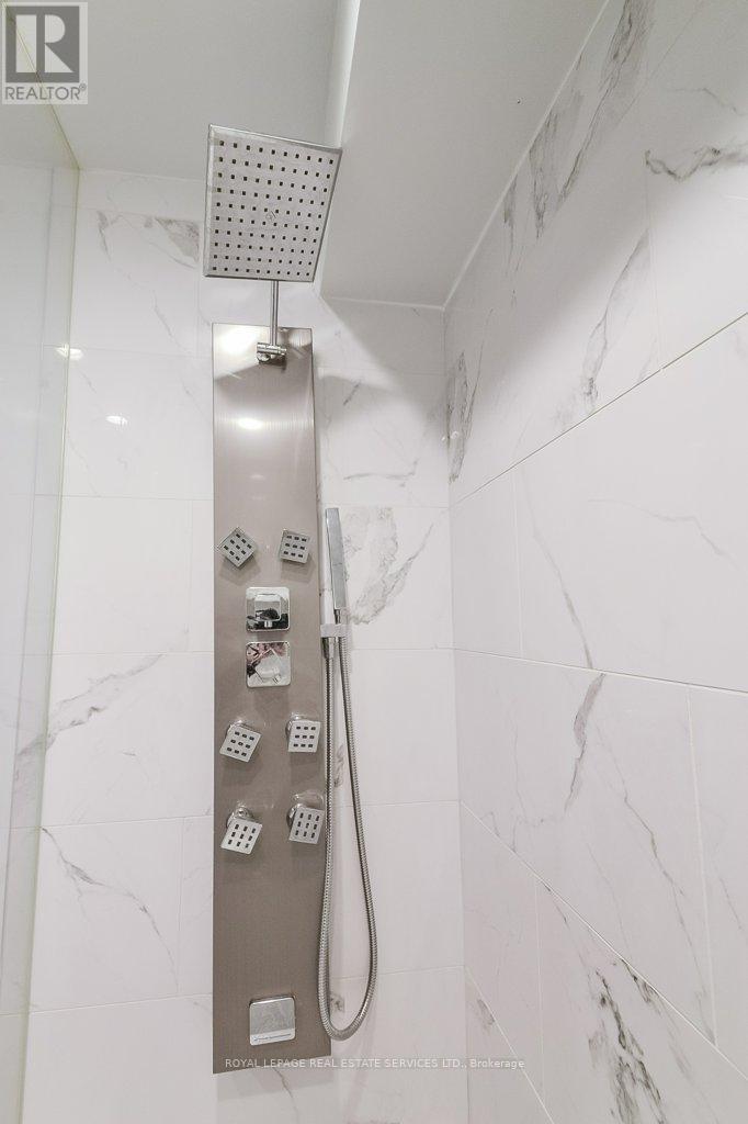 












17 CLOCKWORK LANE

,
Toronto,




Ontario
M8Y4H5

