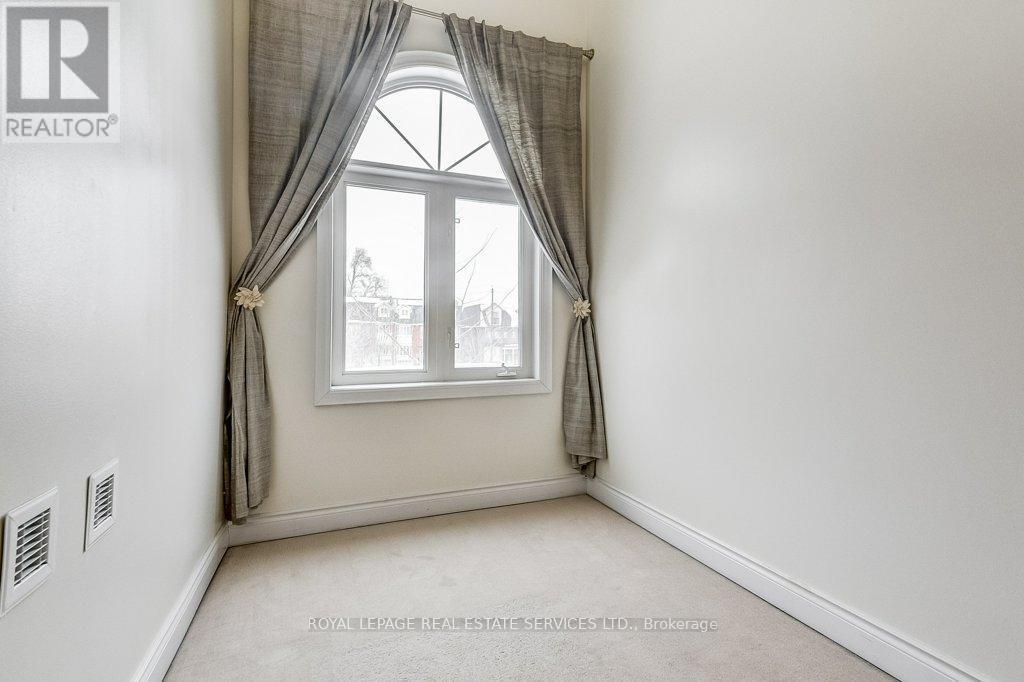 












17 CLOCKWORK LANE

,
Toronto,




Ontario
M8Y4H5

