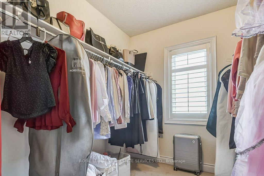 












17 CLOCKWORK LANE

,
Toronto,




Ontario
M8Y4H5


