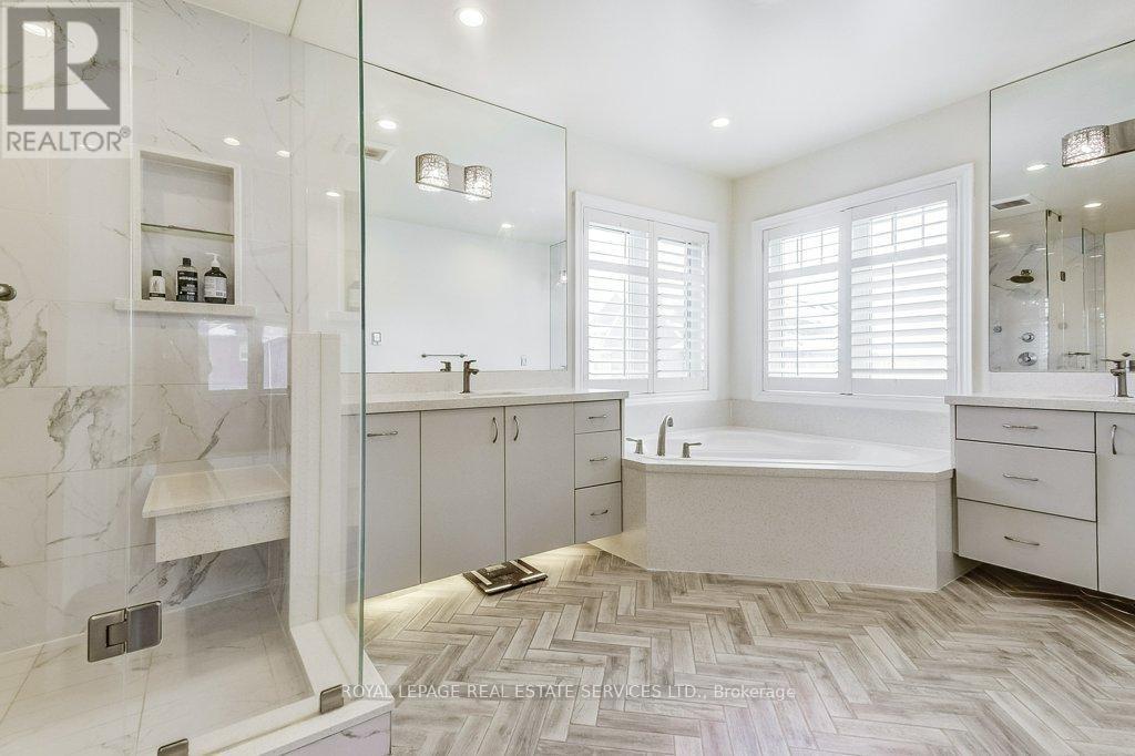 












17 CLOCKWORK LANE

,
Toronto,




Ontario
M8Y4H5

