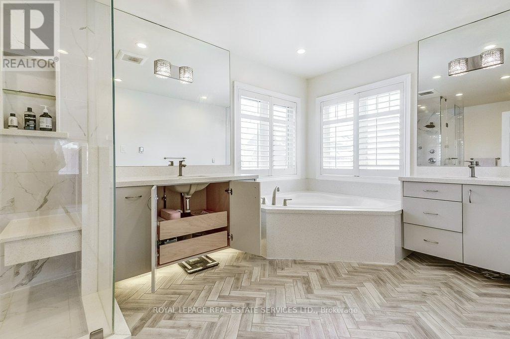 












17 CLOCKWORK LANE

,
Toronto,




Ontario
M8Y4H5

