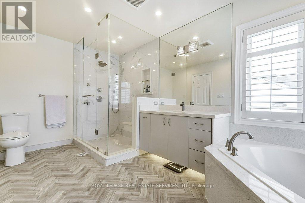












17 CLOCKWORK LANE

,
Toronto,




Ontario
M8Y4H5

