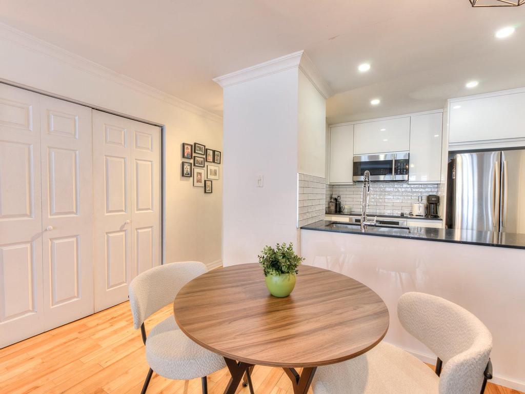 









4453


Av. de l'Hôtel-de-Ville

, 1,
Montréal (Le Plateau-Mont-Royal),




QC
H2W2H6

