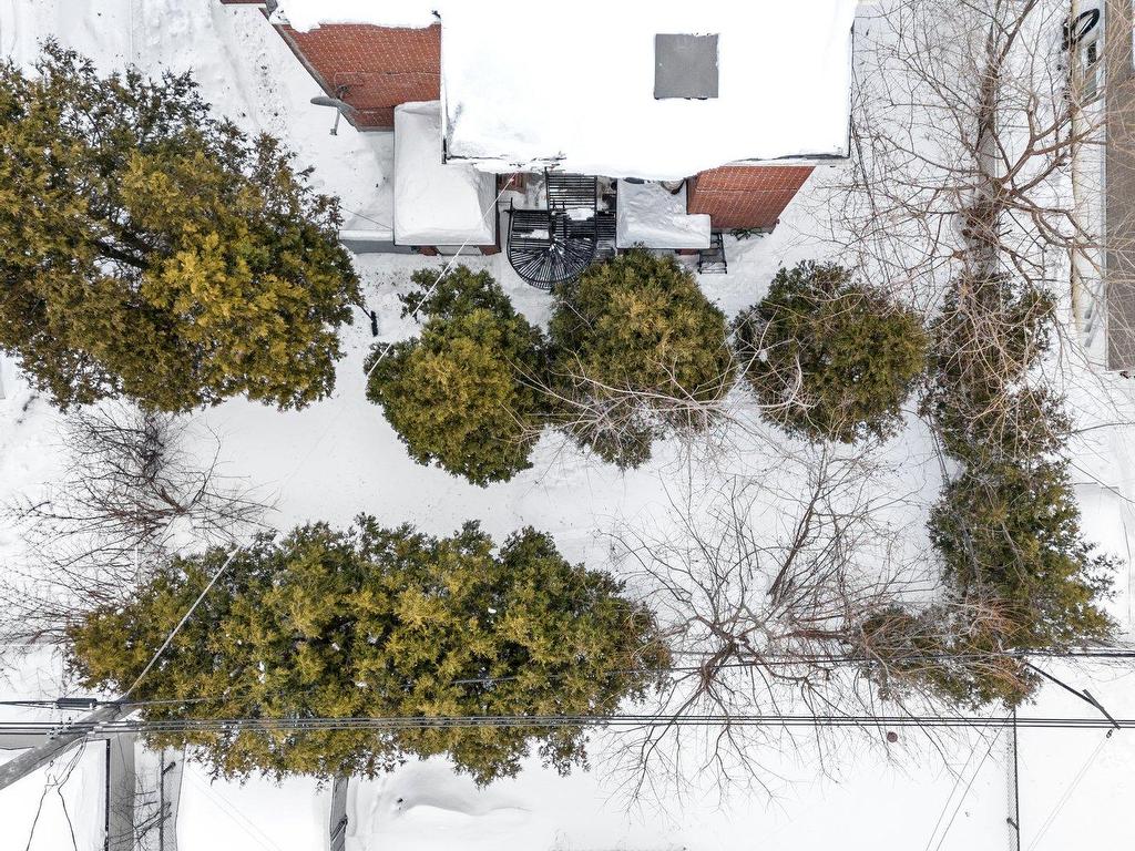 









7814

 - 7816


Av. Lévesque

,
Montréal (Anjou),




QC
H1K2R2

