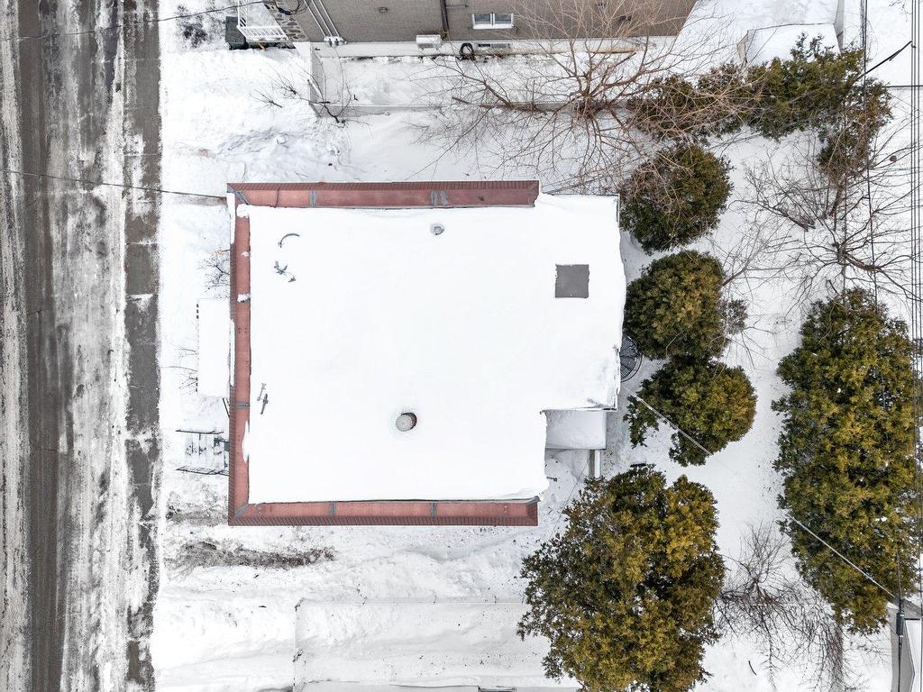 









7814

 - 7816


Av. Lévesque

,
Montréal (Anjou),




QC
H1K2R2

