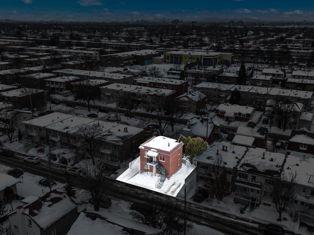 









7814

 - 7816


Av. Lévesque

,
Montréal (Anjou),




QC
H1K2R2

